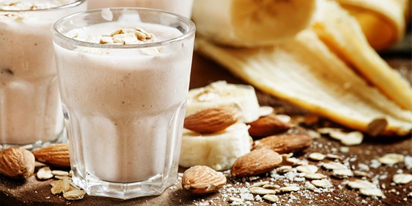 mandelmus-weiss-verwendung-smoothie