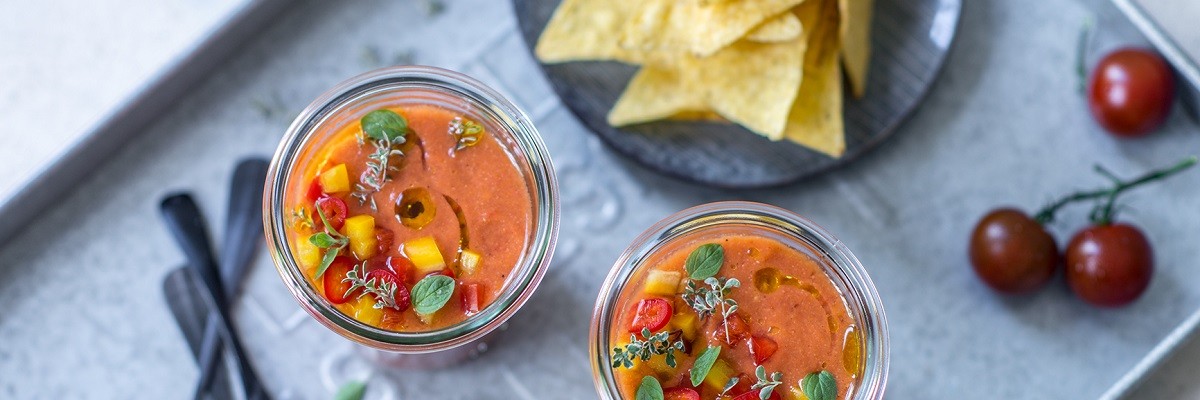 Gazpacho mit Hagebutte – die fruchtige Suppenerfrischung